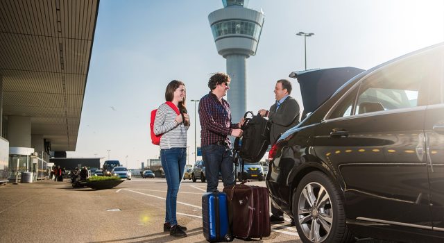 Taxi van en naar luchthaven Schiphol - Bergen, Bergen aan Zee en Schoorl. Wij zijn 24/7 beschikbaar. Bel: 072 - 589 9222.