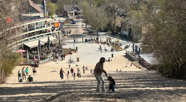 Welkom bij Taxi Smit Schoorl. Het taxibedrijf van Bergen en omgeving. Wij zijn 24/7 beschikbaar met snelle taxiservice. Bel: 072 - 589 9222.